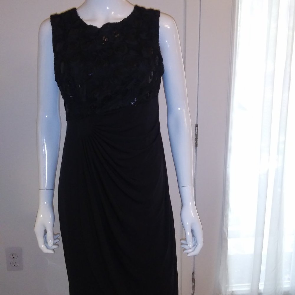 black sleeveless dress